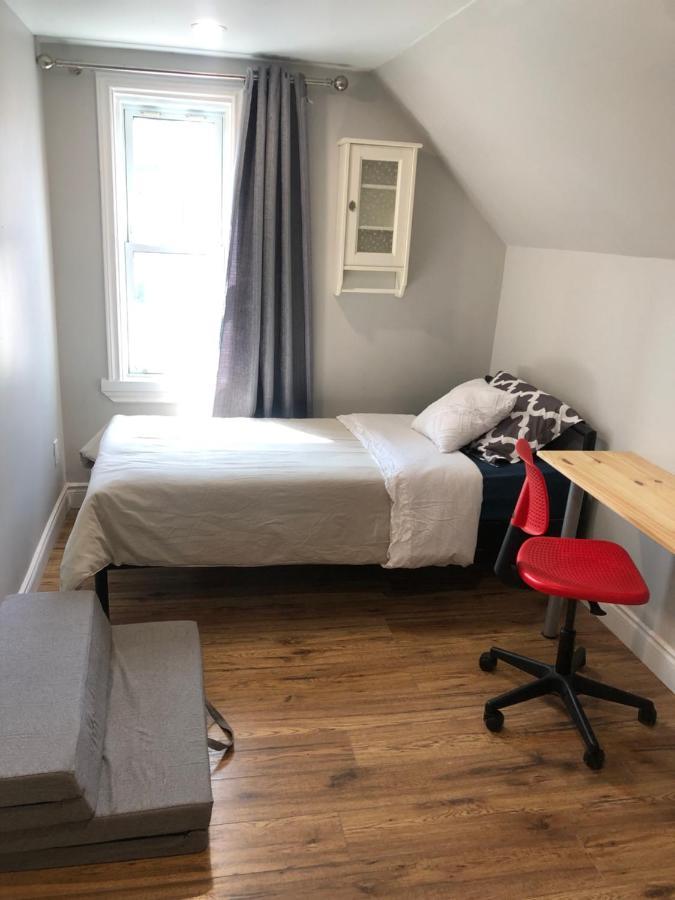 Entire Detached 3-Bedrooms Cute Home In Cornwall Area Экстерьер фото